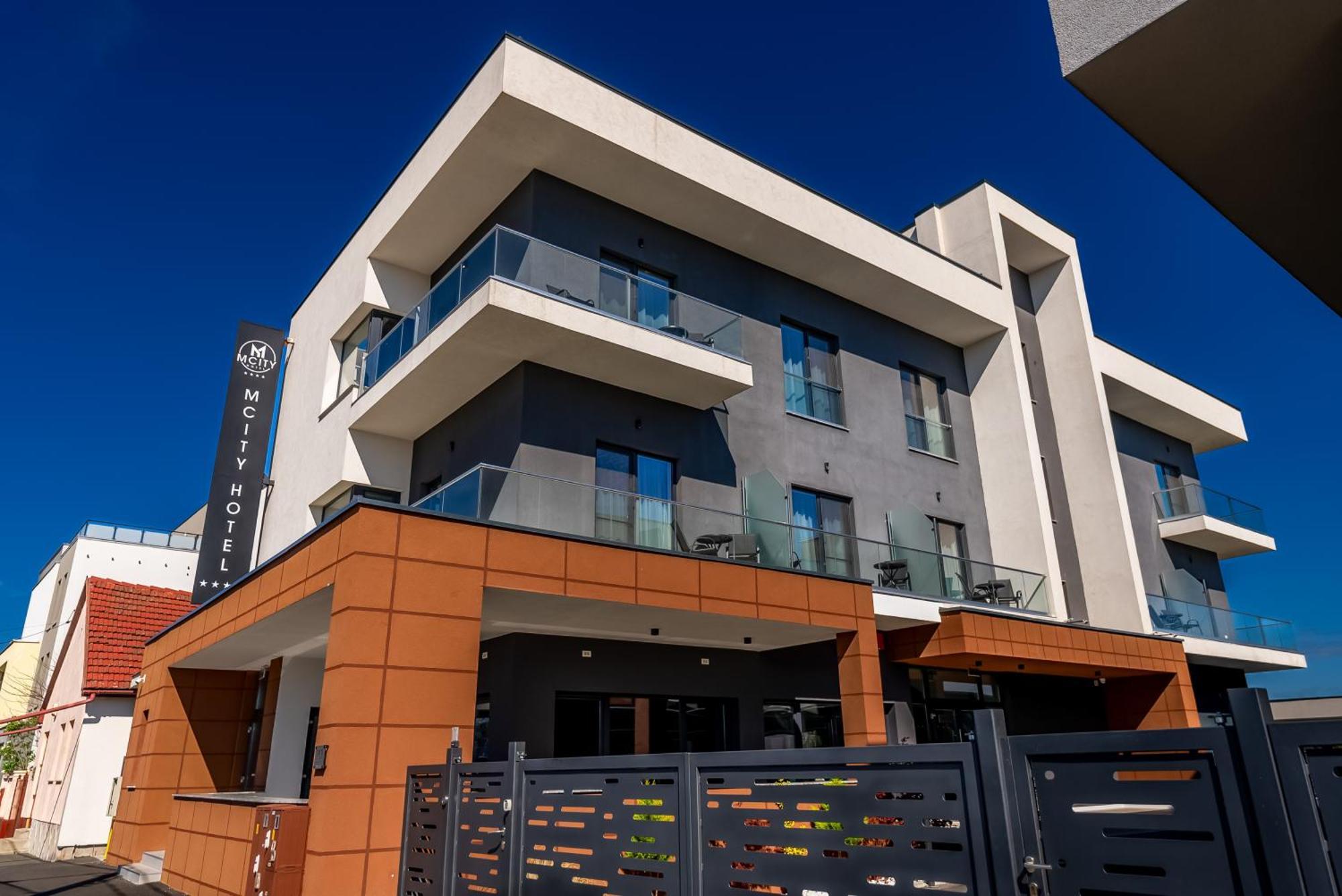 M City Aparthotel Arad Dış mekan fotoğraf